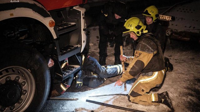 Семь спасателей получили ранения за сутки, погиб медик – МВД