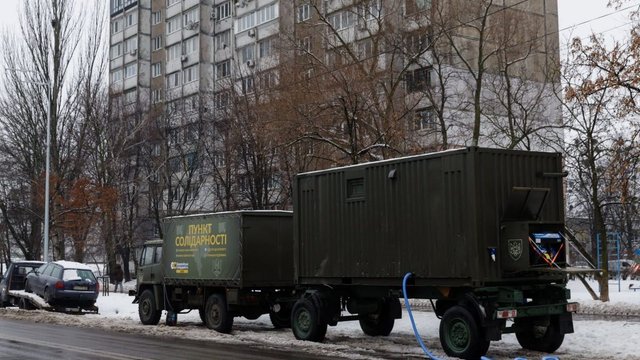 Порошенко сообщил о развертывании фронтовых стирально-душевых комплексов в Киеве