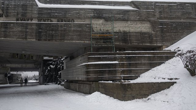 Національний музей історії України у Другій світовій війні демонтував радянський напис на скульптурній галереї