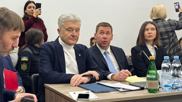 Порошенко вказує на ненадання обґрунтувань для санкцій протягом року попри відведені законом 15 днів
