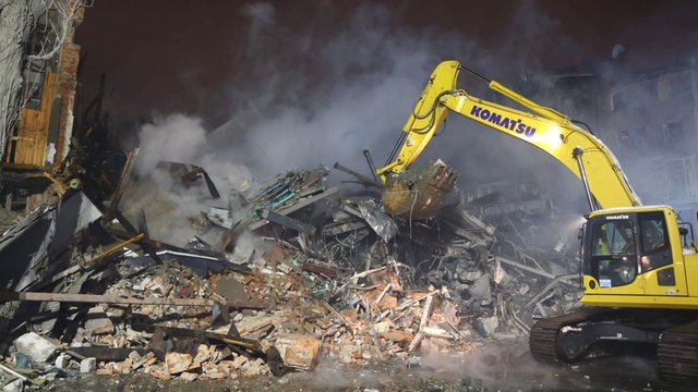 Аварийно-спасательная операция в Харькове продолжается, спасены 12 человек