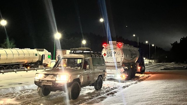 УЧХ допомагав деблокувати авто зі снігових пасток на Житомирщині