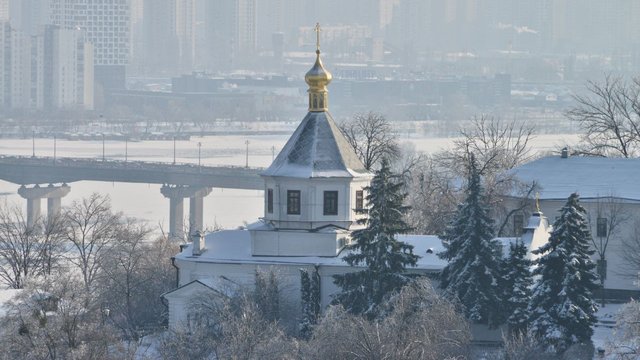 Киево-Печерская лавра из-за ухудшения погоды временно закрывается для посещения
