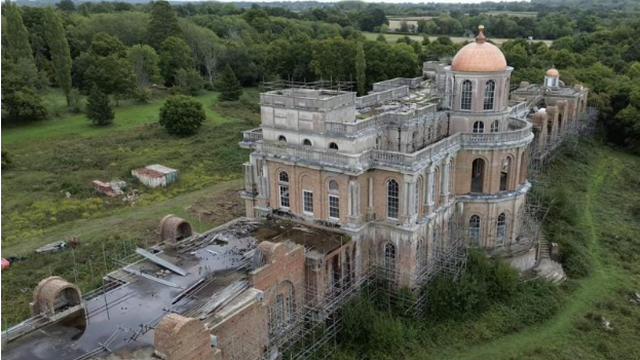 У Великій Британії виявили занедбаний особняк, більший за Букінгемський палац