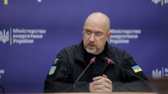 Доводиться працювати в куртці, в кабінеті прохолодно – Шмигаль