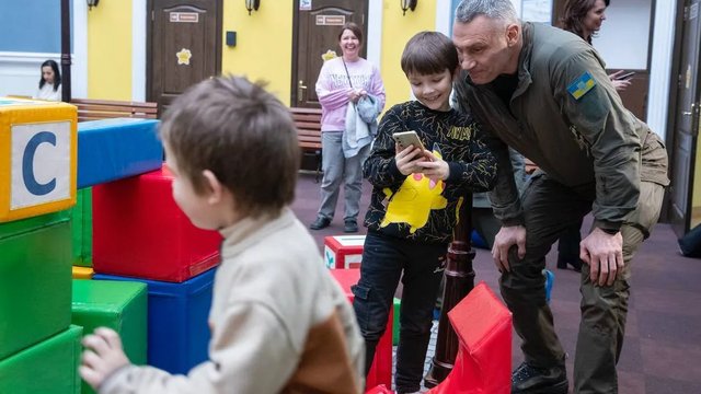 Київські соцзаклади працюють стабільно завдяки альтернативним джерелам енергії - Кличко