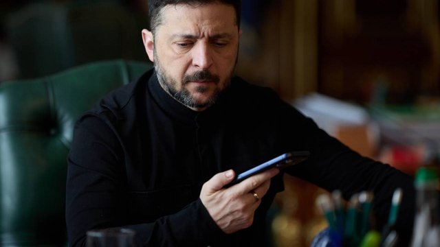 Зеленський поінформував премʼєра Нідерландів про російські удари