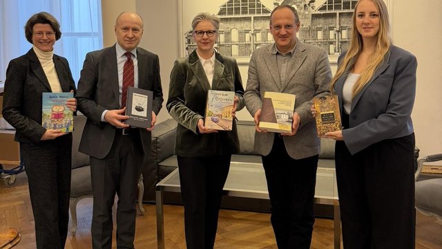 До Австрійської національної бібліотеки передали понад 100 українських книжок