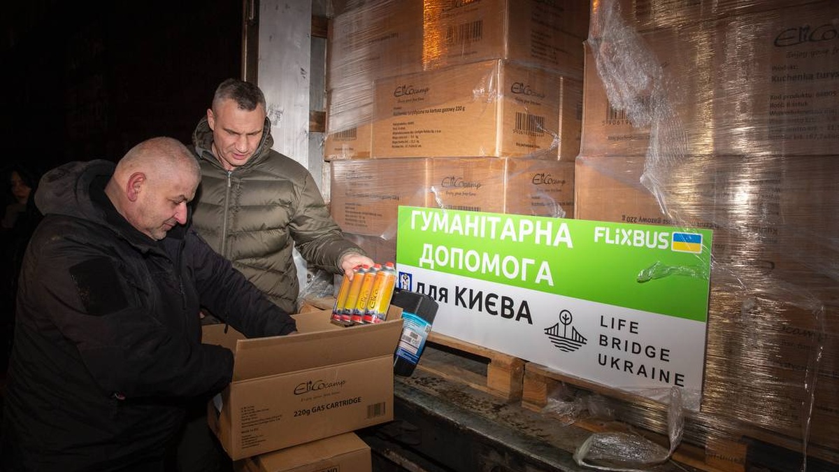 Kyiv receives gas stoves, cylinders, heating pads from German Life Bridge Ukraine