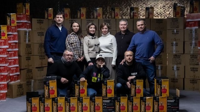 Депутати Київради з "Євросолідарності" передають 300 газових пальників киянам та службам, які ліквідовують наслідки обстрілів