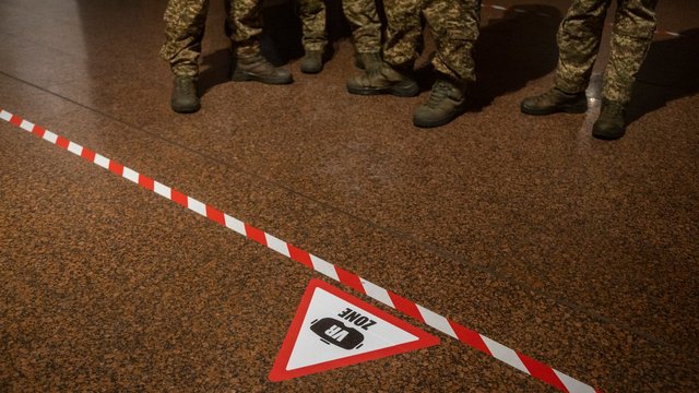 «Крізь морок. Світло пам’яті»: у Києві відкрили виставку цифрових свідчень воєнних злочинів РФ на Харківщині