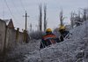 Понад 15 тис. енергетиків залучено до робіт в ремонтних бригадах для відновлення світла – Шмигаль