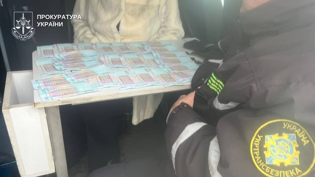 Посадовців "Укртрансбезпеки" викрито на сприянні перевізникам за гроші
