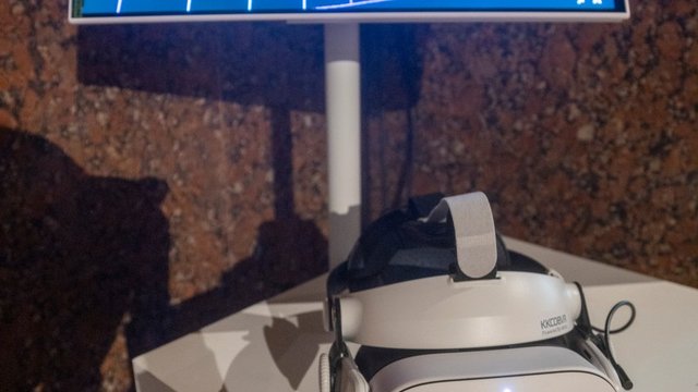 «Крізь морок. Світло пам’яті»: у Києві відкрили виставку цифрових свідчень воєнних злочинів РФ на Харківщині