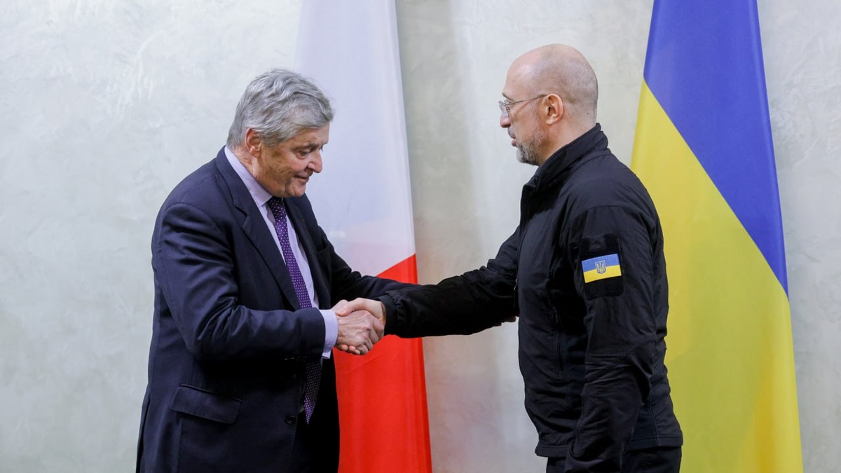 France to provide Ukraine with EUR 71 mln, 150 generators to support energy sector