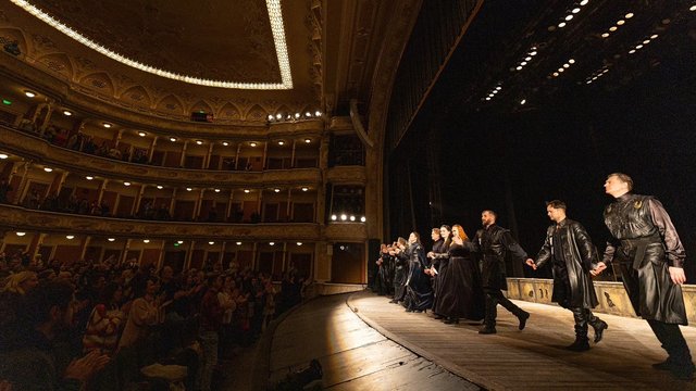 За рік кількість прем'єр в театрах зросла на 12%, кількість глядачів – на 8%, доходи від продажу квитків – на 28% – Держмистецтв