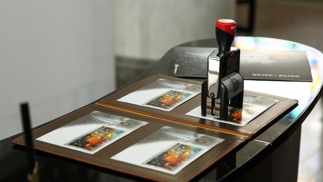 "Укрпошта" выпустила почтовый блок "Мечом и волей" к 4-й годовщине полномасштабной войны