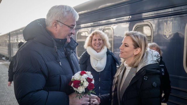 До України з візитом прибула міністерка закордонних справ Австрії