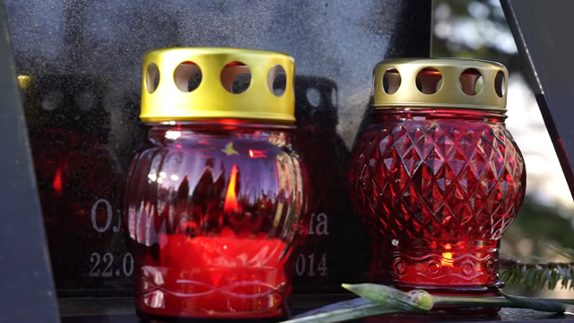 Порошенко почтил память Героев Небесной Сотни и призвал сохранить единство и поддержку ВСУ