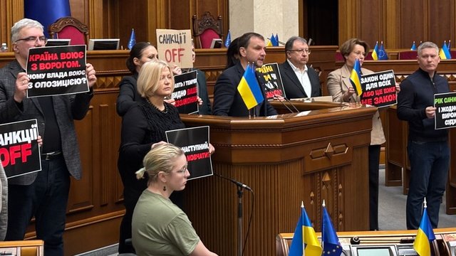 "Евросолидарность" в годовщину санкций против Порошенко: это девальвирует закон, предназначенный для противодействия внешним угрозам нацбезопасности Украины