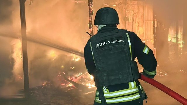 Российские войска обстреляли из РСЗО Корабельный район Херсона, ранены три женщины - ОВА