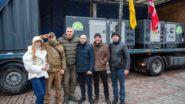 До Києва надійшли три потужних генератори та мобільна котельня з Данії