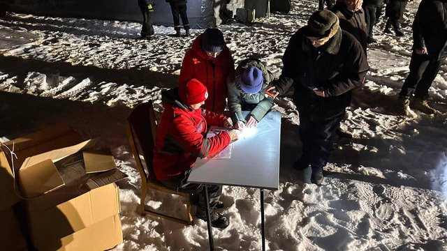 В Сумах пострадавшие после атаки РФ получили гуманитарную помощь от УКК