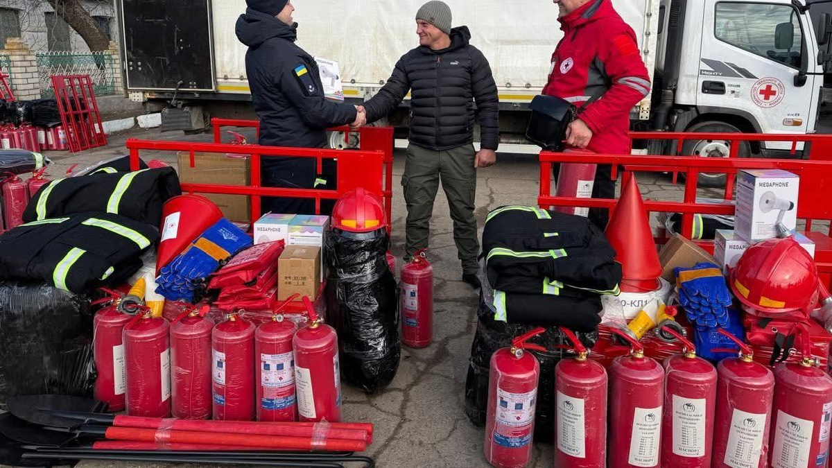 Ukrainian Red Cross Society hands over equipment to volunteer fire brigades in Kherson region
