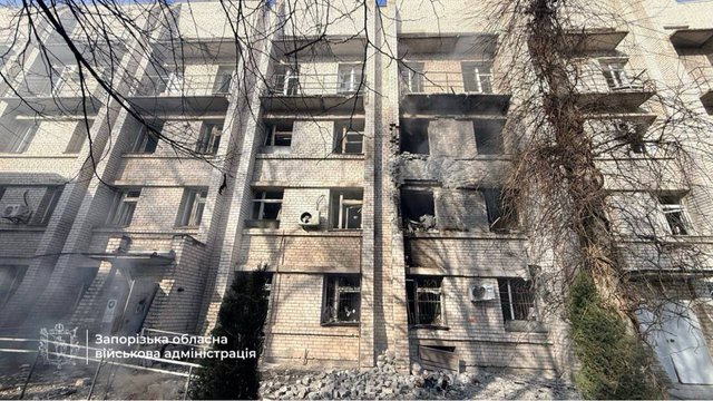 РФ вдарила по пологовому будинку Запоріжжя, попередньо, вже двоє постраждалих