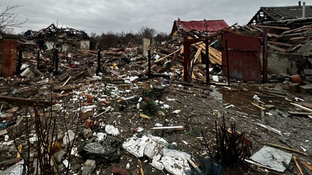 Росіяни влучили у приватний будинок у Краматорську: загинули двоє юнаків і дитина, їх мама і бабуся поранені