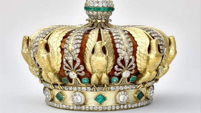 Лувр уперше показав пошкоджену корону дружини Наполеона III після пограбування