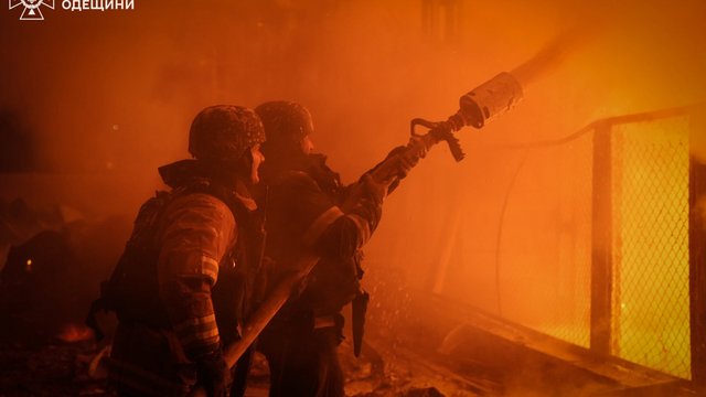 Великий автосалон в Одесі знищено дроновою атакою