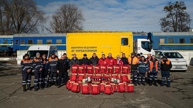 URCS provides collective first aid kits to Ukrzaliznytsia emergency trains