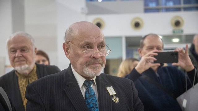 Художник Анатолій Марчук на відкритті своєї виставки "Земне у сув'язі з небесним". Національний музей Тараса Шевченка, Київ, 09.03.2026