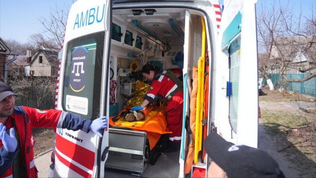 З-під завалів у Запоріжжі дістали жінку та дівчину – ОВА