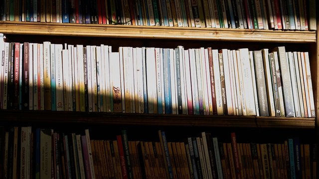 Книжковий ринок України у кризі: мінус шість книгарень за березень і падіння продажів