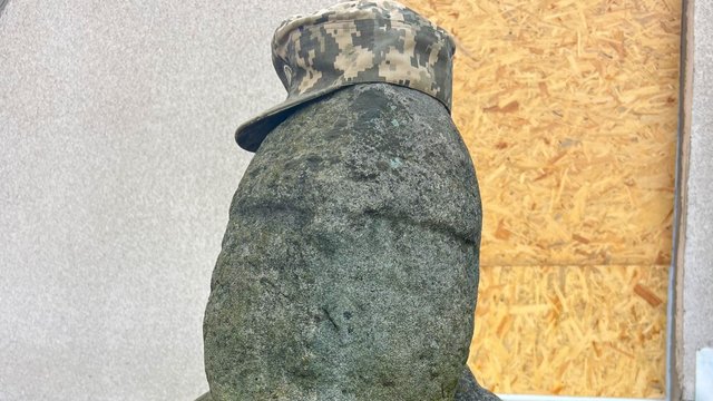 Українські військові евакуювали кам’яних баб з музею на Запоріжжі