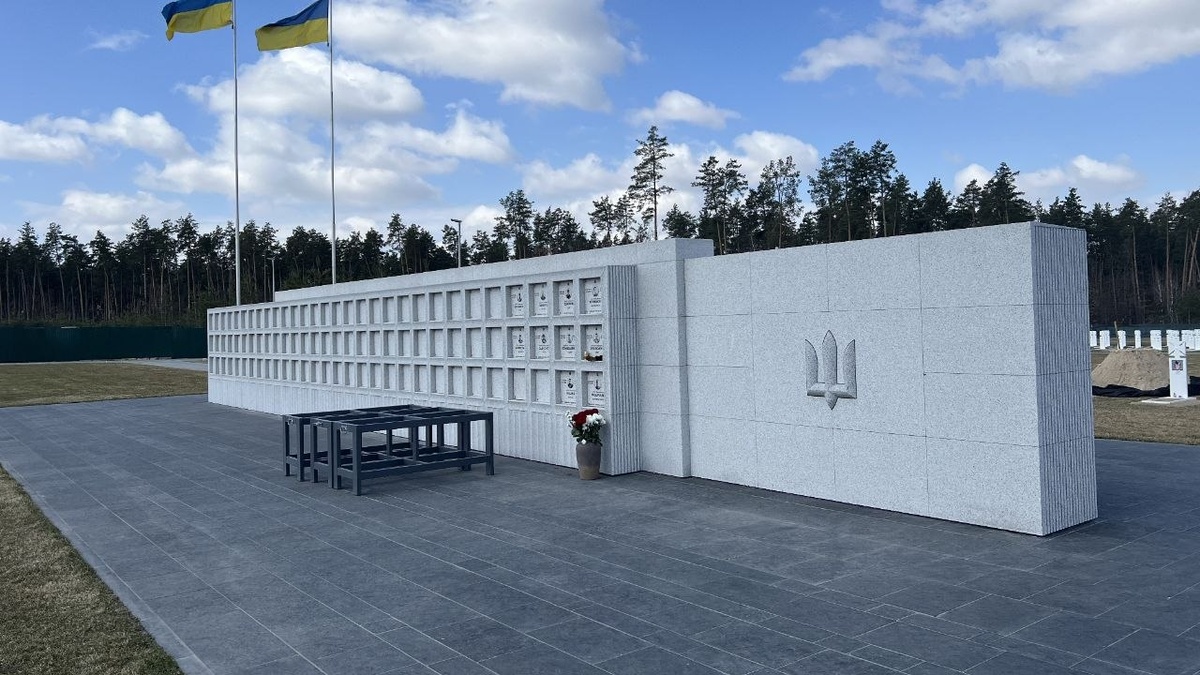 На НВМК за участі Буданова відбулася церемонія почесного поховання невпізнаних тіл