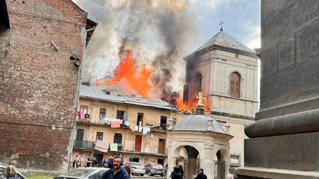 У центрі Львова пошкоджено житловий будинок через ворожу атаку – мер