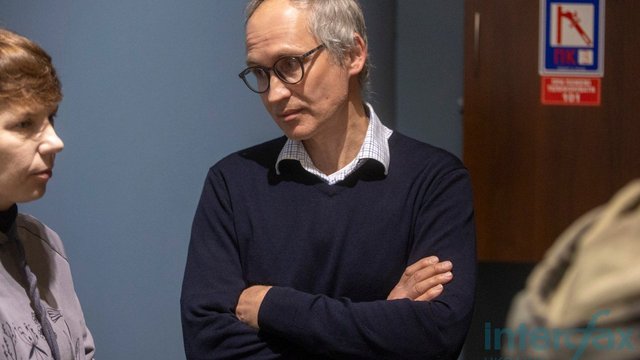 Іван Кушнір, син художника Веніаміна Кушніра, на презентації виставки «Карпати. Ці гори не знають покори». Національний музей «Київська картинна галерея», Київ, 10.03.2026