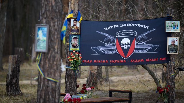 Зеленський вшанував пам’ять воїнів, які загинули при обороні села Мощун під Києвом