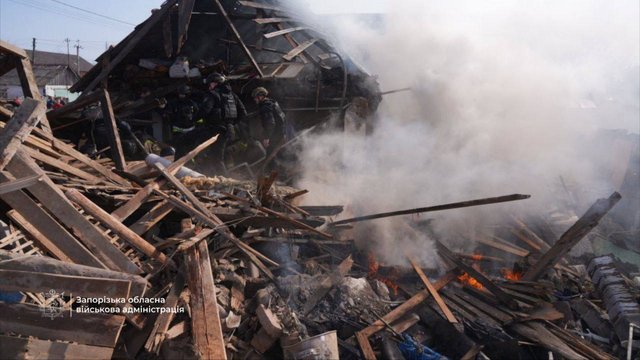 Оккупанты нанесли дронный удар по частному сектору в Запорожье, погибла женщина