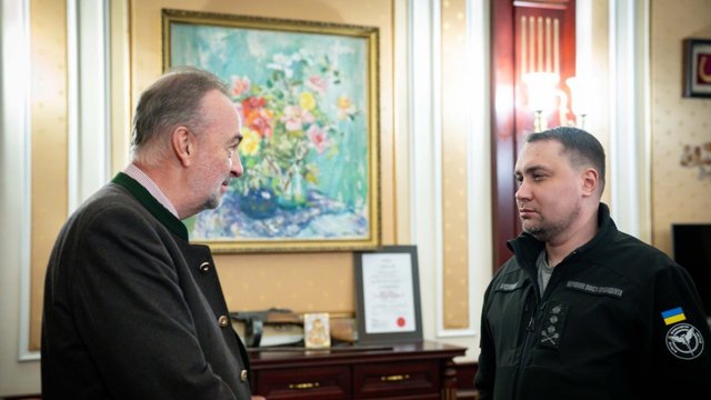 Буданов зустрівся із президентом Пан’європейського союзу Австрії і вручив йому орден "За заслуги" III ступеня