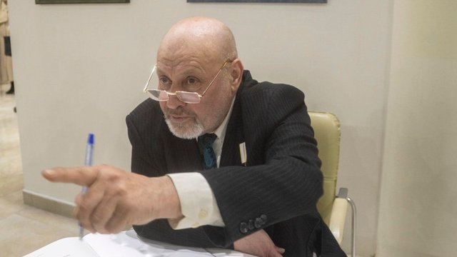 Художник Анатолій Марчук на відкритті своєї виставки "Земне у сув'язі з небесним". Національний музей Тараса Шевченка, Київ, 09.03.2026