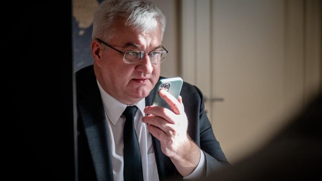 Угорщина фактично взяла в заручники 7 працівників Ощадбанку і викрала гроші - Сибіга