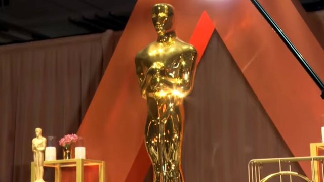 Що їстимуть зірки після "Оскар-2026": 7 тисяч келихів шампанського і 600 піц