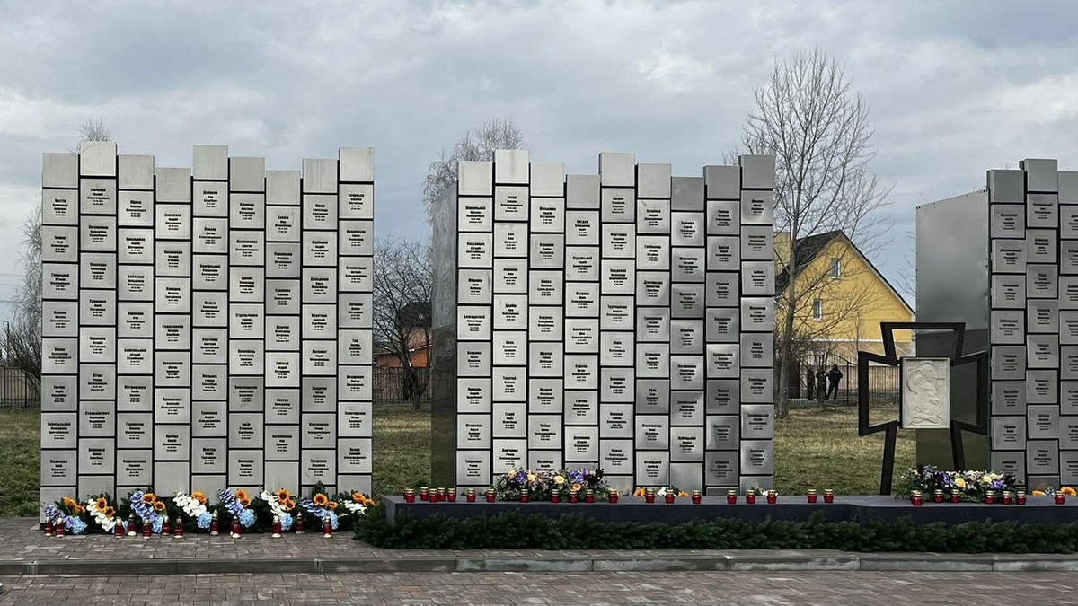 Міністри закордонних справ України та країн ЄС здійснили візит до Бучі у четверті роковини російської різанини