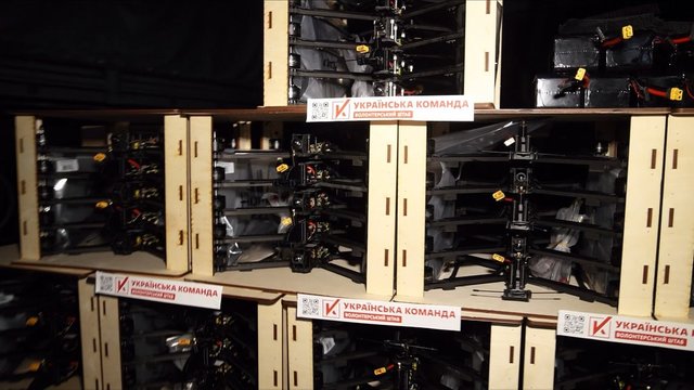 Бійці спецпідрозділу ГУР "Артан" отримали від волонтерів "Української команди" чергову партію FPV-дронів