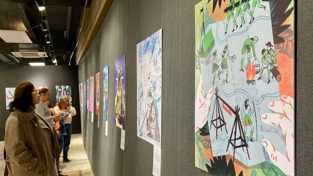 У Ташкенті показали виставку плакатів українських ілюстраторів Yellow&Blue