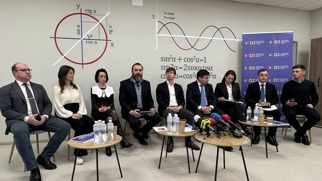 Лісовий: Наша мета – до 1 вересня доставити до шкіл 100% підручників
